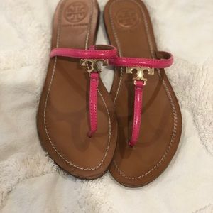 Bloom Pink T- Logo flat Thong Tory Burch Sandals